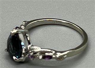 10K WHITE GOLD SYNTHETIC ALEXANDRITE AND AMETHYST RING SET 3.9 GRAMS, SIZE: 6.5